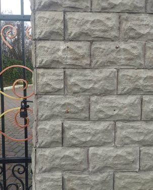 У Скалаті вирвали табличку з входу до церкви Святого Миколая