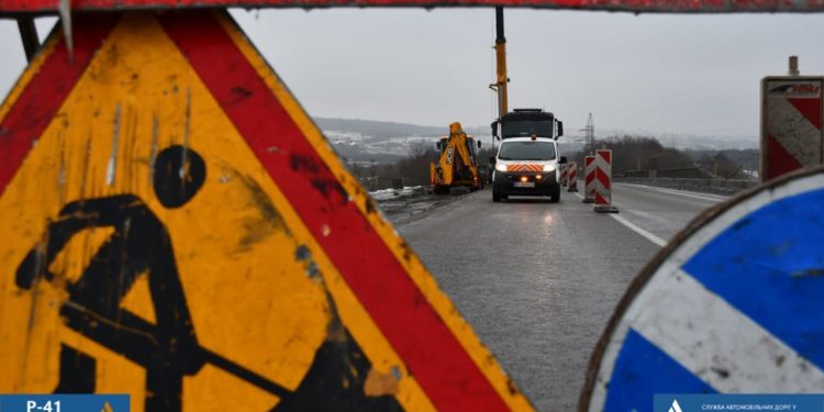 До уваги водіїв: відновили ремонт одного з найдовших шляхопроводів Тернопілля