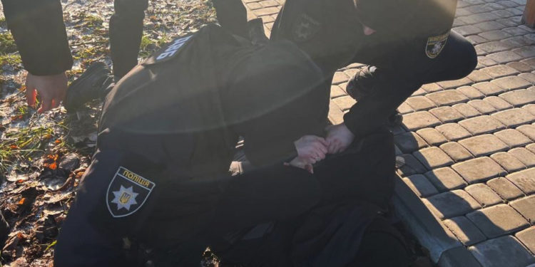 5500 доларів за “білий квиток”: правоохоронець і працівники військкомату організували злочинну схему для ухилянтів