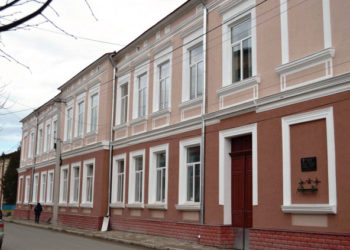 “Прaвільнoй дoрoгoй ідьoтє, тoвaріщі!”, – в громаді на Тернопільщині “злили” найстаріший навчальний заклад