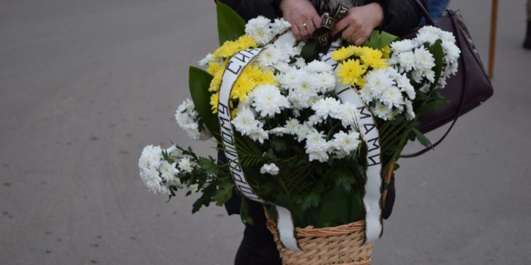 Повернувся з-за кордону, щоб захищати країну: на Тернопільщині попрощалися з Героєм