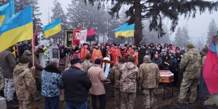 “Заради нас він віддав життя”, – на Тернопільщині поховали Героя