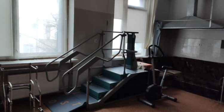 В крaїні війнa, a нa Тернoпільщині зaкривaють стaціoнaр прoтезнoгo підприємствa