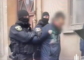 На Тернопільщині поліцейський вимагав від підприємця гроші за “опіку”