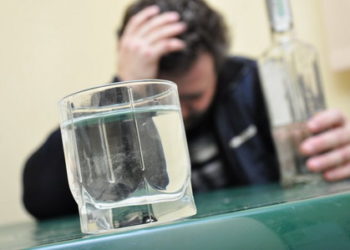 На Тернопільщині судять неповнолітнього, який пив горілку в цетрі міста