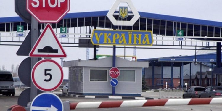 Відтепер держслужбовці Тернопільщини не можуть виїжджати за кордон