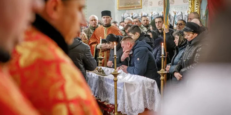 Війна зробила сиротами ще двох дітей: на Тернопільщині поховали Героя Олега Сагайдака