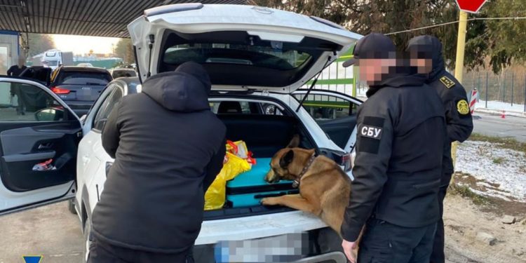 Зачистка корупції по всій вертикалі: СБУ обшукала Тернопільську митницю