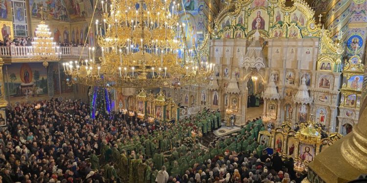 Почаївську лавру українцям: активістка з Тернополя розповіла, як московські “попи” допомагають окупантам