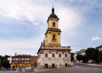 На Тернопільщині почала руйнуватися будівля, яку нещодавно відновили за 10 млн грн