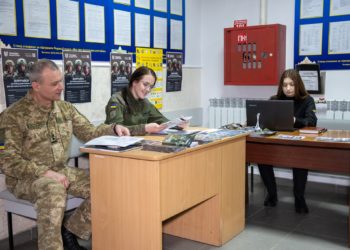 У ЦНАПах Тернопільщини прийматимуть на службу в ЗСУ