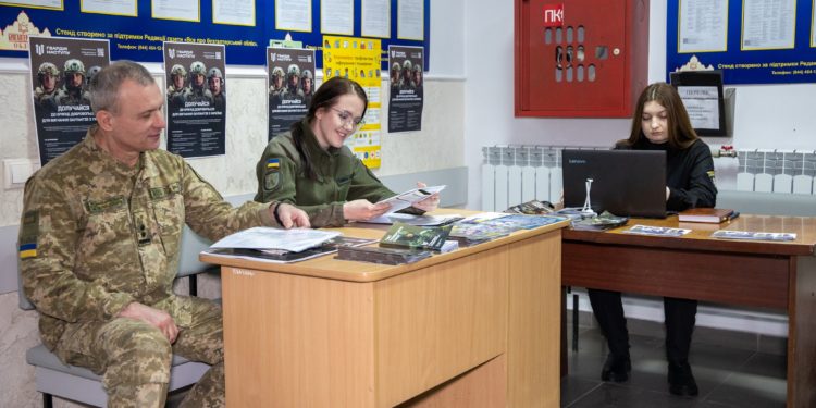 У ЦНАПах Тернопільщини прийматимуть на службу в ЗСУ