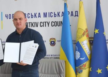 Мер міста на Тернопільщині “по-блату” допомагає друзям перетинати кордон?