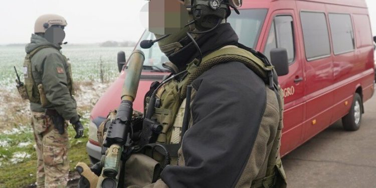 Поліція “прикрила бізнес” жителів Тернопільщини, які незаконно переправляли чоловіків за кордон