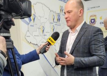 Мер міста обласного значення на Тернопільщині виправдовує свого працівника, який незаконно перетнув кордон