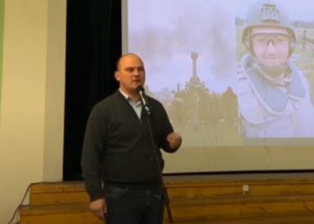 Мер міста на Тернопільщині отримує 80 тис. зарплати за те, що постійно “катається ” за кордон