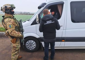 На Тернопільщині затримали 15 осіб, які незаконно переправляли чоловіків за кордон
