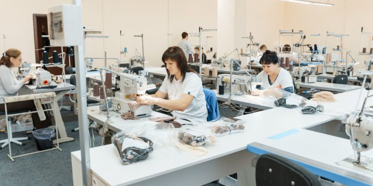 Знову “пасемо задніх”: чому Тернопільщина прийняла найменше релокованих підприємств?