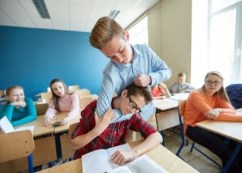 На Тернопільщині судили матір, чий син знущався з однокласника