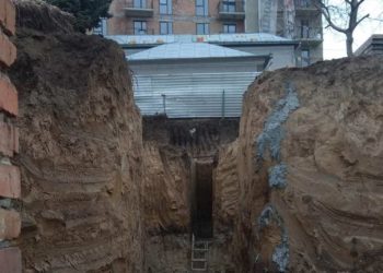 Через незаконну забудову у Тернополі руйнуються приватні будинки