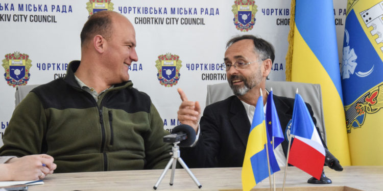 Під час війни мер міста на Тернопільщині створює комунальні підприємства із “захмарними” зарплатами