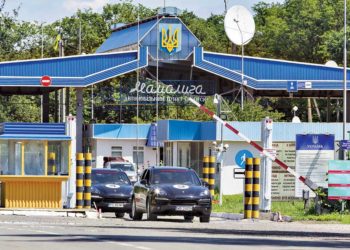 Вигадав третю дитину, щоб перетнути кордон: прикордонники затримали жителя Тернопільщини, який підробив документи