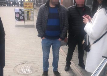 На Тернопільщині затримали чоловіка, який допомагав “відмазати” від армії