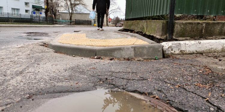 Міська рада Тернополя “забула” про осіб з маломобільних груп