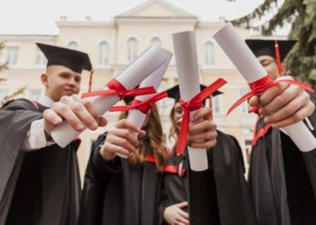 Тернопільські виші “пасуть задніх” у рейтингу кращих університетів України 2023 року