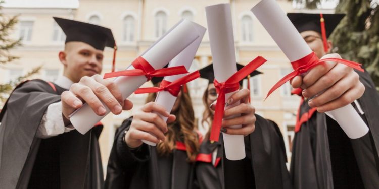 Тернопільські виші “пасуть задніх” у рейтингу кращих університетів України 2023 року