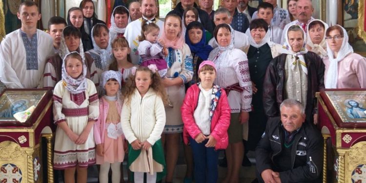 В громаді на Тернопільщині депутати від “ЄС” підтримують “московських попів” і будують їм церкву