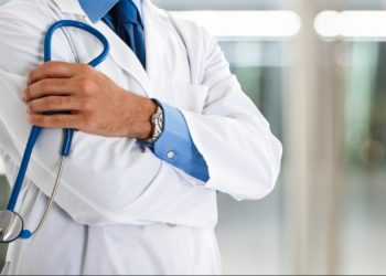 На Тернопільщині судять акушера, якого батьки звинувачують у смерті своєї дитини