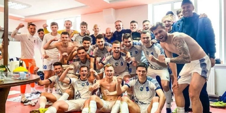 Футбольна команда з Тернопільщини потрапила у скандал: спортсмени святкували перемогу прослуховуючи треки проросійської співачки