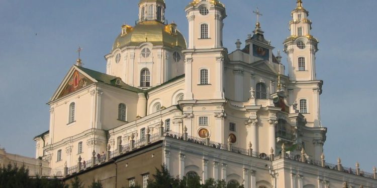 УПЦ МП збільшує активності щодо “захисту” лаври на Тернопільщині