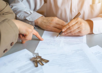 Тернополяни, які виїхали за кордон, ризикують залишитися без своєї квартири