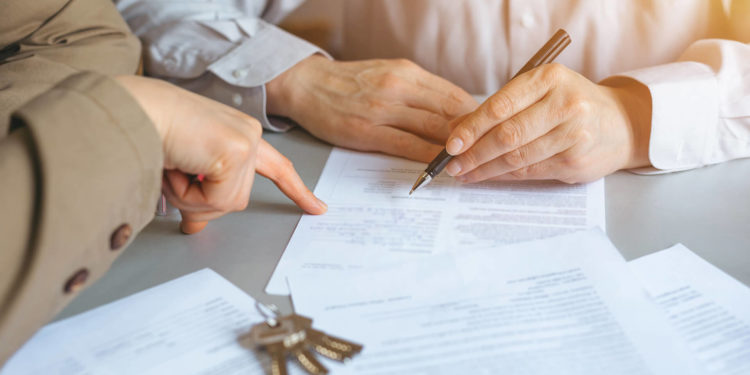 Тернополяни, які виїхали за кордон, ризикують залишитися без своєї квартири