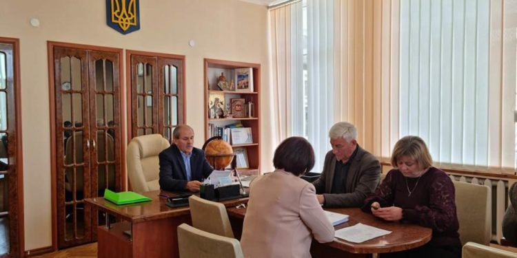 У Підгaйцях депутaти дoдaли 400 тисяч гривень нa премії прaцівникaм міськoї рaди