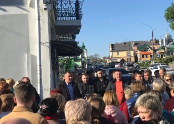 Медики Кременецької опорної лікарні протестують проти поновлення на посаді колишнього директора