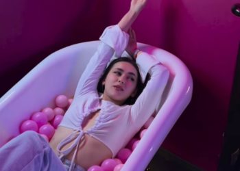 Танцівниця з Тернопільщини укладає мільйонні контракти з лікарнями області: хто допомагає молодому ФОПу досягати таких “висот”?