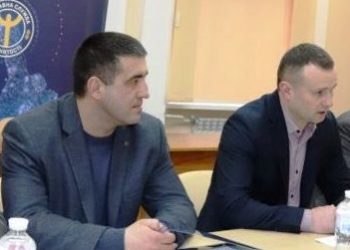 Високопосадовця з Тернопільщини затримали на хабарі: щоміcяця чиновник отpимувaв до 200 тиcяч гpивeнь нeпpaвоміpної вигоди