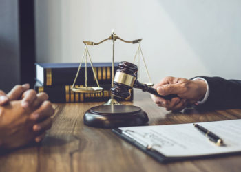 Стрілянина в лаврі на Тернопільщині: чоловік двічі вистелив у сусіда по кімнаті