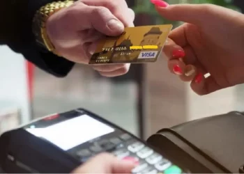 На Тернопільщині судили багатодітного батька, який вкрав чужу карту та купив ковбасу і хліб