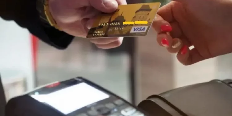 На Тернопільщині судили багатодітного батька, який вкрав чужу карту та купив ковбасу і хліб