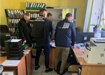 Ухилення від сплати податків: директори тютюнових підприємств Тернопільщини та посадовець ГУ ДПС підозрюються у завданні багатомільйонних збитків державі