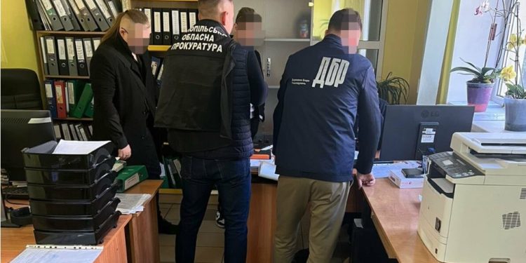 Ухилення від сплати податків: директори тютюнових підприємств Тернопільщини та посадовець ГУ ДПС підозрюються у завданні багатомільйонних збитків державі