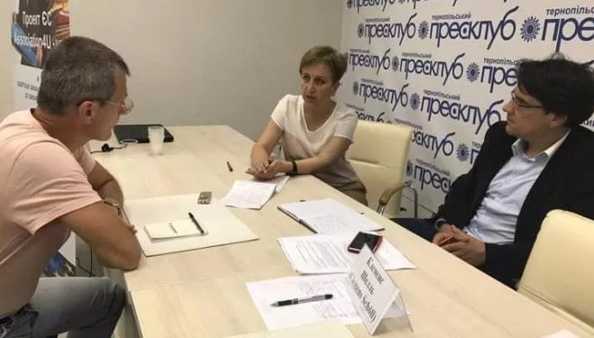 Знана тернопільська журналістка зіткнулася з цькуванням: як суд допоміг Анжелі Шові захистити свої права?