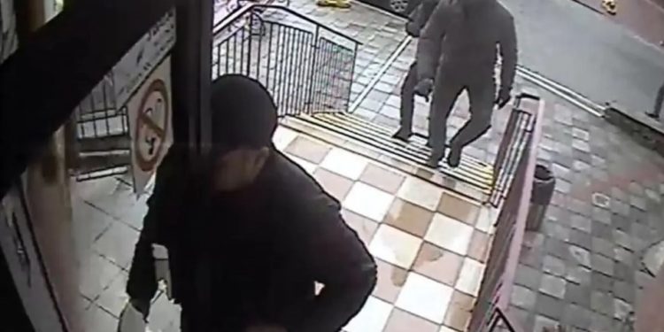 Тернопільські прокурори закрили досудове розслідування проти поліцейських, які зв’язали і побили чоловіка