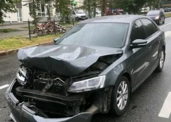 У Тернополі нетверезий водій вщент розтрощив дорогу іномарку