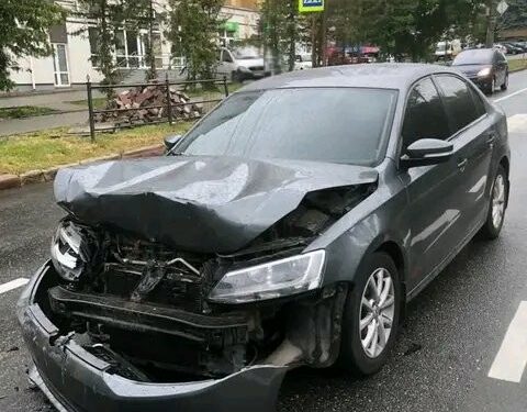 У Тернополі нетверезий водій вщент розтрощив дорогу іномарку
