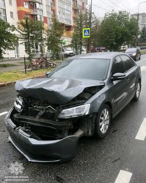 У Тернополі нетверезий водій вщент розтрощив дорогу іномарку